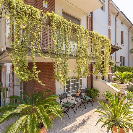 CRYS: Apartments, Holiday, Business, Verde Verona Exterior foto